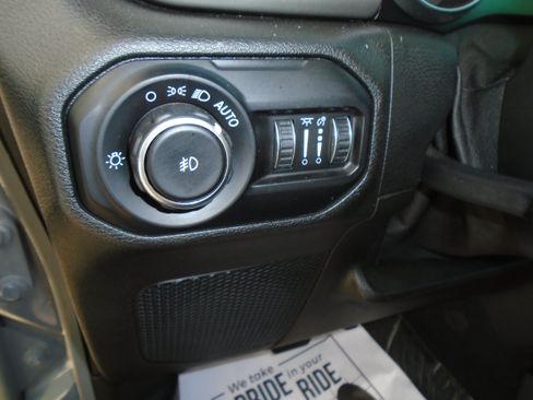 Used 2021 Jeep Wrangler Unlimited Sport AWD/4WD image 12