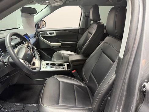 Used 2023 Ford Explorer XLT w/ Equipment Group 202A AWD/4WD image 15