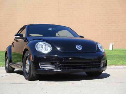 Used 2013 Volkswagen Beetle 2.5 FWD image 2