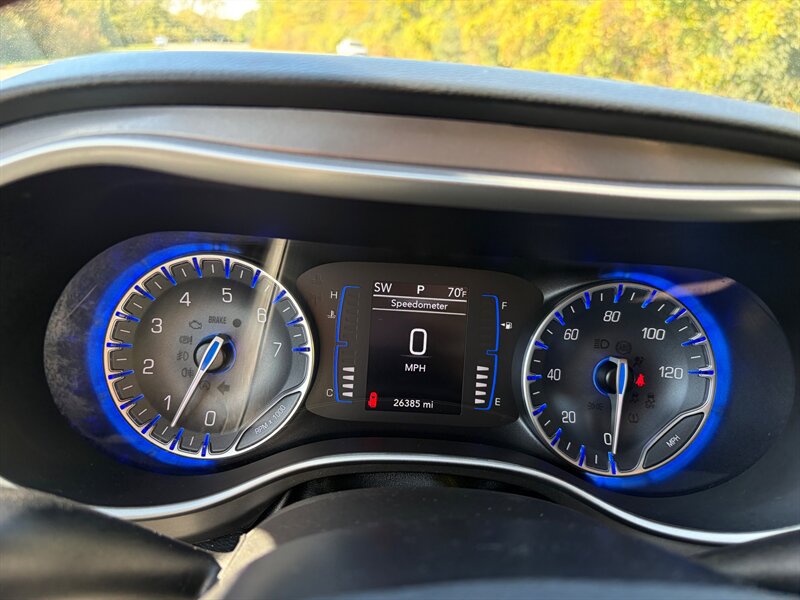Used 2020 Chrysler Pacifica Touring-L FWD image 12