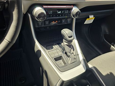 Used 2025 Toyota RAV4 XLE AWD/4WD image 30