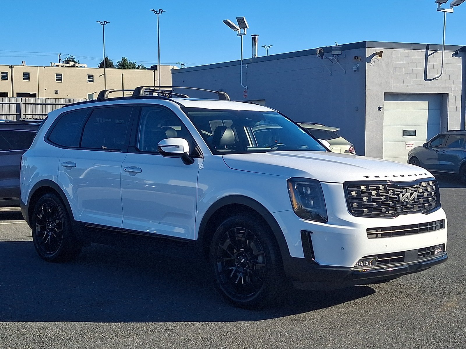 Used 2022 Kia Telluride SX w/ SX Prestige Package AWD/4WD image 3