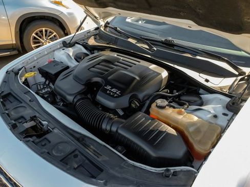 Used 2019 Chrysler 300 Limited image 57