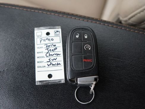 Used 2016 Jeep Cherokee Limited AWD/4WD image 36