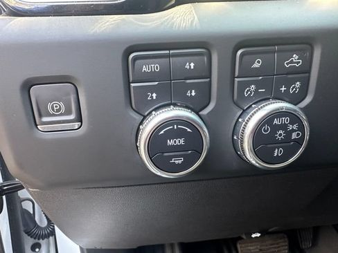 Used 2024 GMC Sierra 1500 Denali w/ Technology Package AWD/4WD image 11
