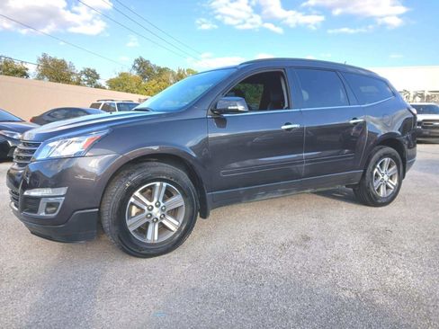 Used 2016 Chevrolet Traverse LT image 3