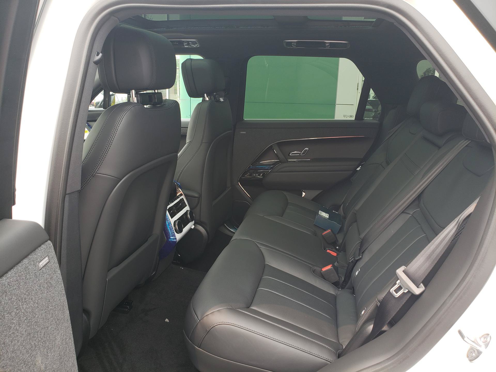 New 2026 Land Rover Range Rover Sport Dynamic SE AWD/4WD image 13