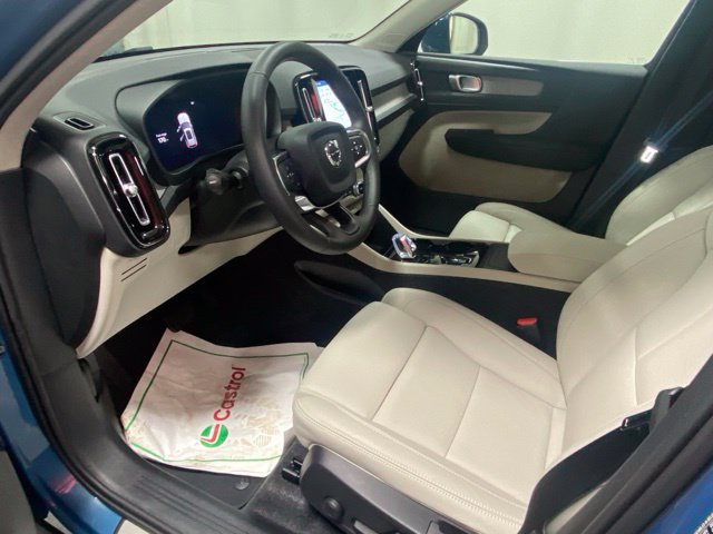 Used 2025 Volvo XC40 B5 Plus w/ Climate Package AWD/4WD image 9