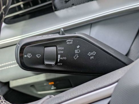 New 2026 Volkswagen Tiguan SE FWD image 36