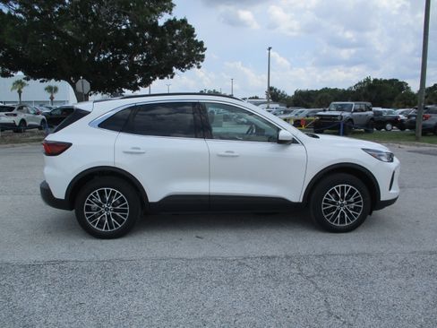 New 2025 Ford Escape SE image 8