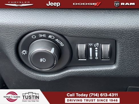 New 2026 Chrysler Pacifica Select FWD image 23