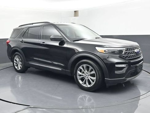 Used 2022 Ford Explorer XLT w/ Equipment Group 202A RWD image 2