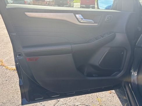 Used 2022 Ford Escape SEL w/ Technology Package AWD/4WD image 12