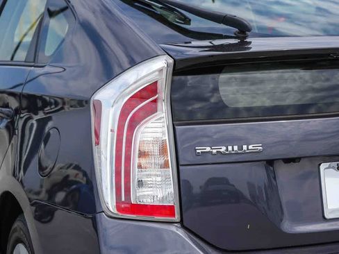 Used 2015 Toyota Prius Two w/ Preferred Accessory Package FWD image 9