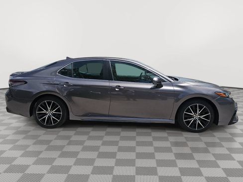 Used 2021 Toyota Camry SE w/ Cold Weather Package AWD/4WD image 9