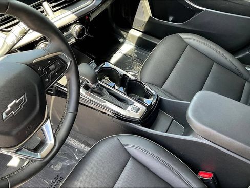 Used 2025 Chevrolet Trax ACTIV FWD image 9