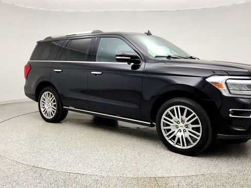Used 2024 Ford Expedition Limited AWD/4WD image 3