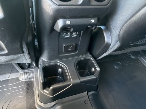 Used 2022 Jeep Wrangler Unlimited Rubicon w/ LED Lighting Group AWD/4WD image 38