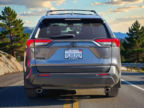 Used 2022 Toyota RAV4 XLE Premium image 6