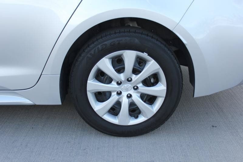 Used 2025 Toyota Corolla LE FWD image 36