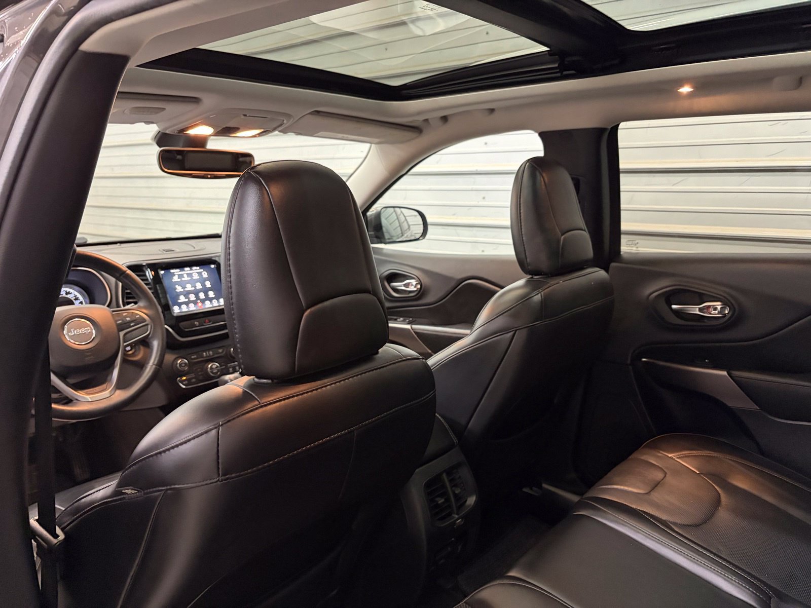 Used 2019 Jeep Cherokee Limited AWD/4WD image 25