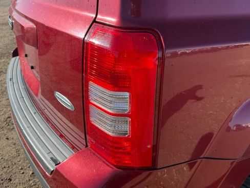 Used 2014 Jeep Patriot Latitude w/ Sun/Sound Group AWD/4WD image 14