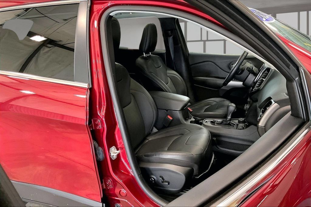 Used 2021 Jeep Cherokee Limited AWD/4WD image 30