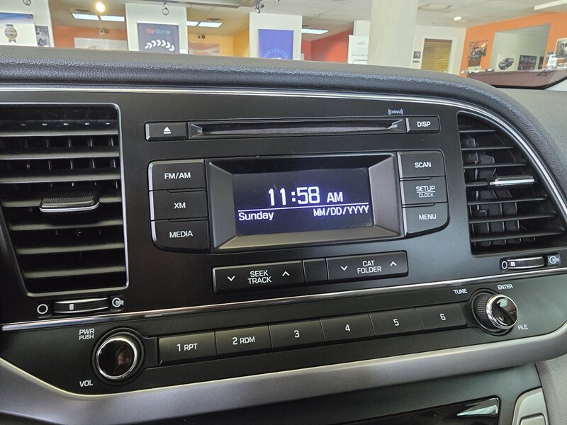 Used 2017 Hyundai Elantra SE FWD image 19