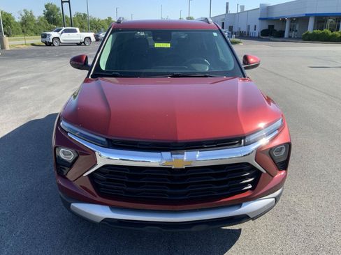 Used 2025 Chevrolet TrailBlazer LT AWD/4WD image 3
