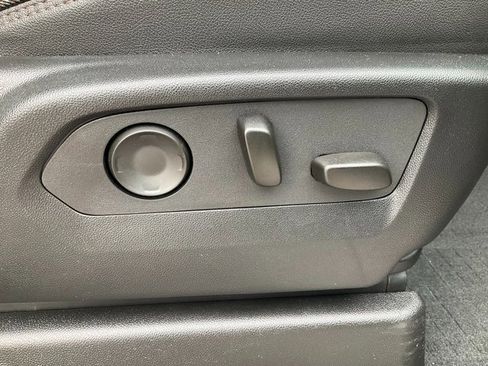 Used 2025 Chevrolet Tahoe High Country image 21