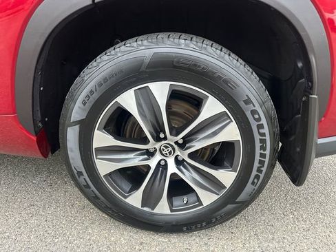 Used 2020 Toyota Highlander XLE image 14