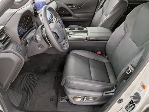 New 2025 Lexus LX 600 4WD w/ Premium Package image 18