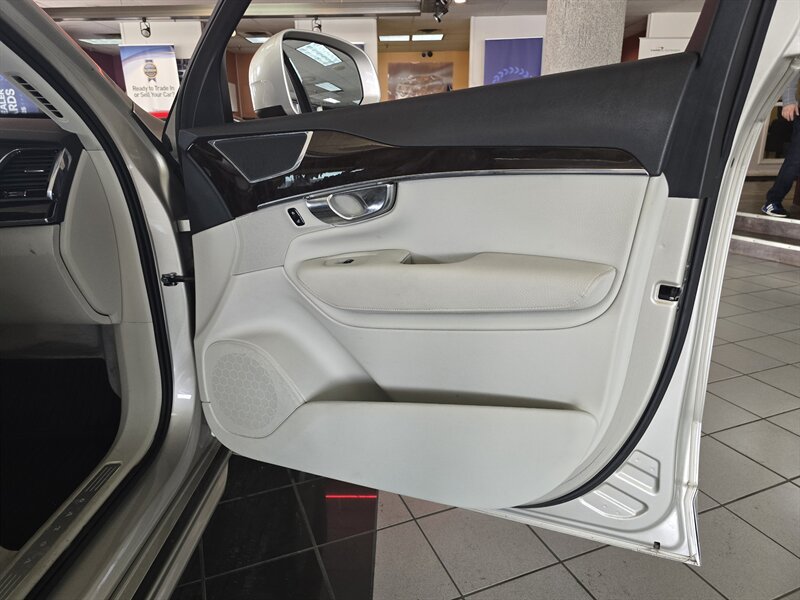 Used 2016 Volvo XC90 T6 Momentum w/ Momentum Plus Package AWD/4WD image 15
