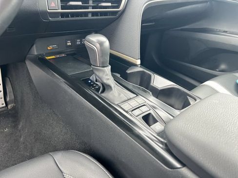 Used 2025 Toyota Camry SE FWD image 18
