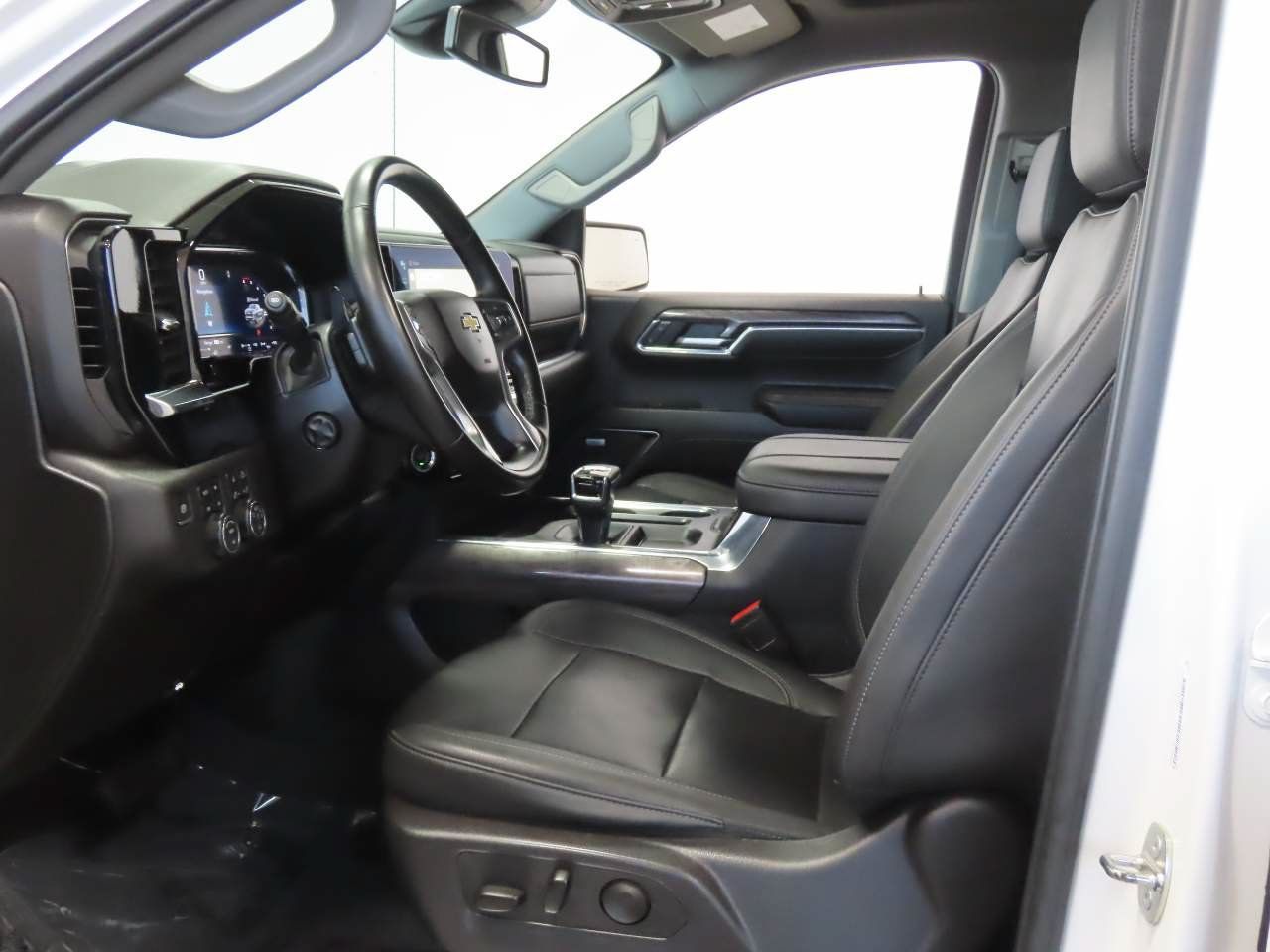 Used 2024 Chevrolet Silverado 1500 LTZ AWD/4WD image 20