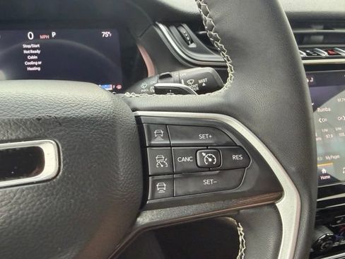 Used 2023 Jeep Grand Cherokee Altitude AWD/4WD image 17