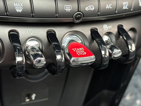 Used 2024 MINI Cooper 4-Door Hardtop image 24