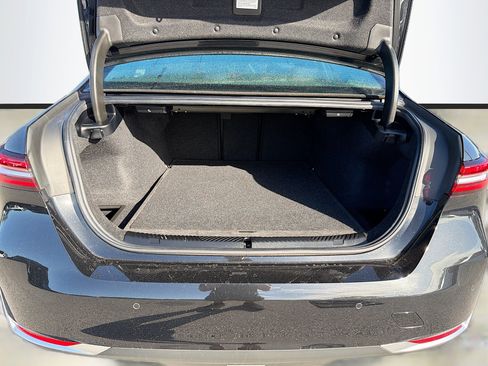 Used 2024 BMW 540i xDrive w/ Executive Package image 12