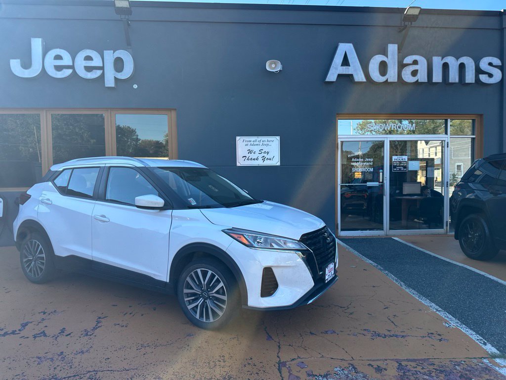 Used 2022 Nissan Kicks SV FWD image 1
