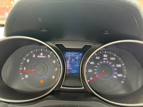 Used 2017 Hyundai Veloster Value Edition FWD image 18