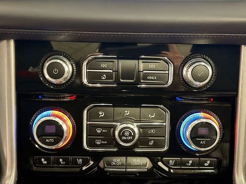 Used 2023 GMC Yukon XL Denali w/ Denali Reserve Package image 16