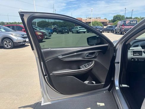 Used 2016 Chevrolet Impala LT w/ Convenience Package FWD image 9