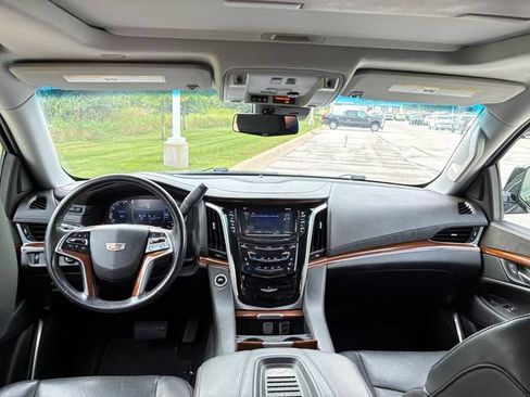 Certified 2019 Cadillac Escalade Premium Luxury AWD/4WD image 13