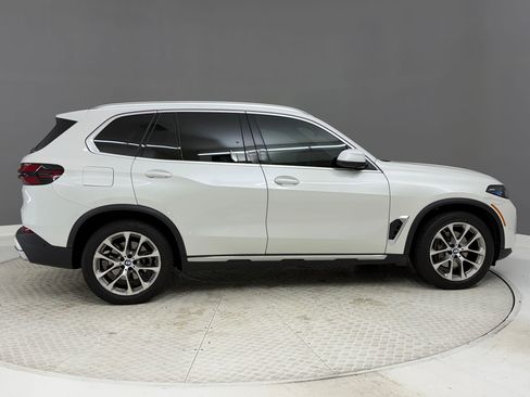 Certified 2024 BMW X5 xDrive40i w/ Premium Package AWD/4WD image 8