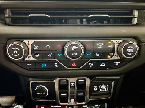 Used 2024 Jeep Wrangler Rubicon w/ Safety Group image 11