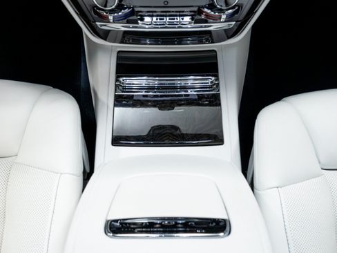 Used 2021 Rolls-Royce Phantom Sedan RWD image 43