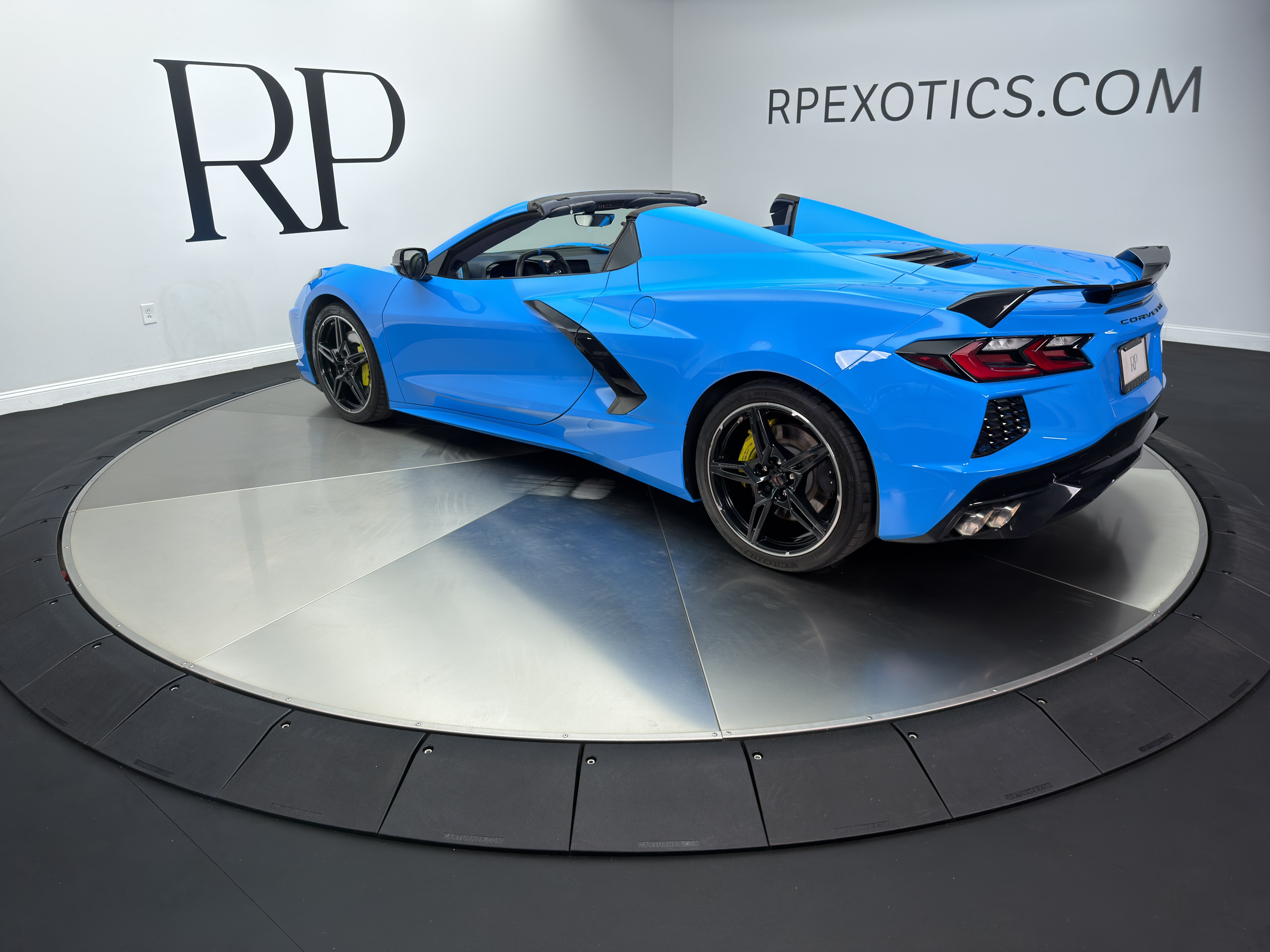 Used 2022 Chevrolet Corvette Stingray Premium Conv w/ Z51 Performance Package RWD image 3