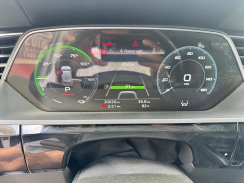 Used 2021 Audi e-tron Premium Plus w/ Premium Plus Package image 15