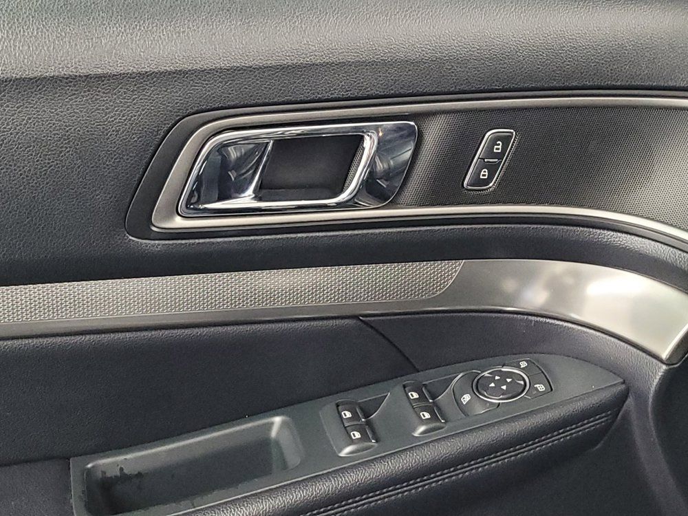 Used 2019 Ford Explorer XLT w/ Equipment Group 202A FWD image 27