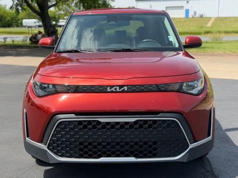 Used 2025 Kia Soul LX w/ LX Technology Package FWD image 2
